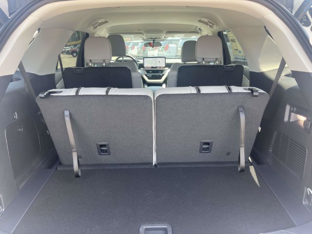 New 2026 Ford Explorer Active w/ Active Comfort Package RWD image 8