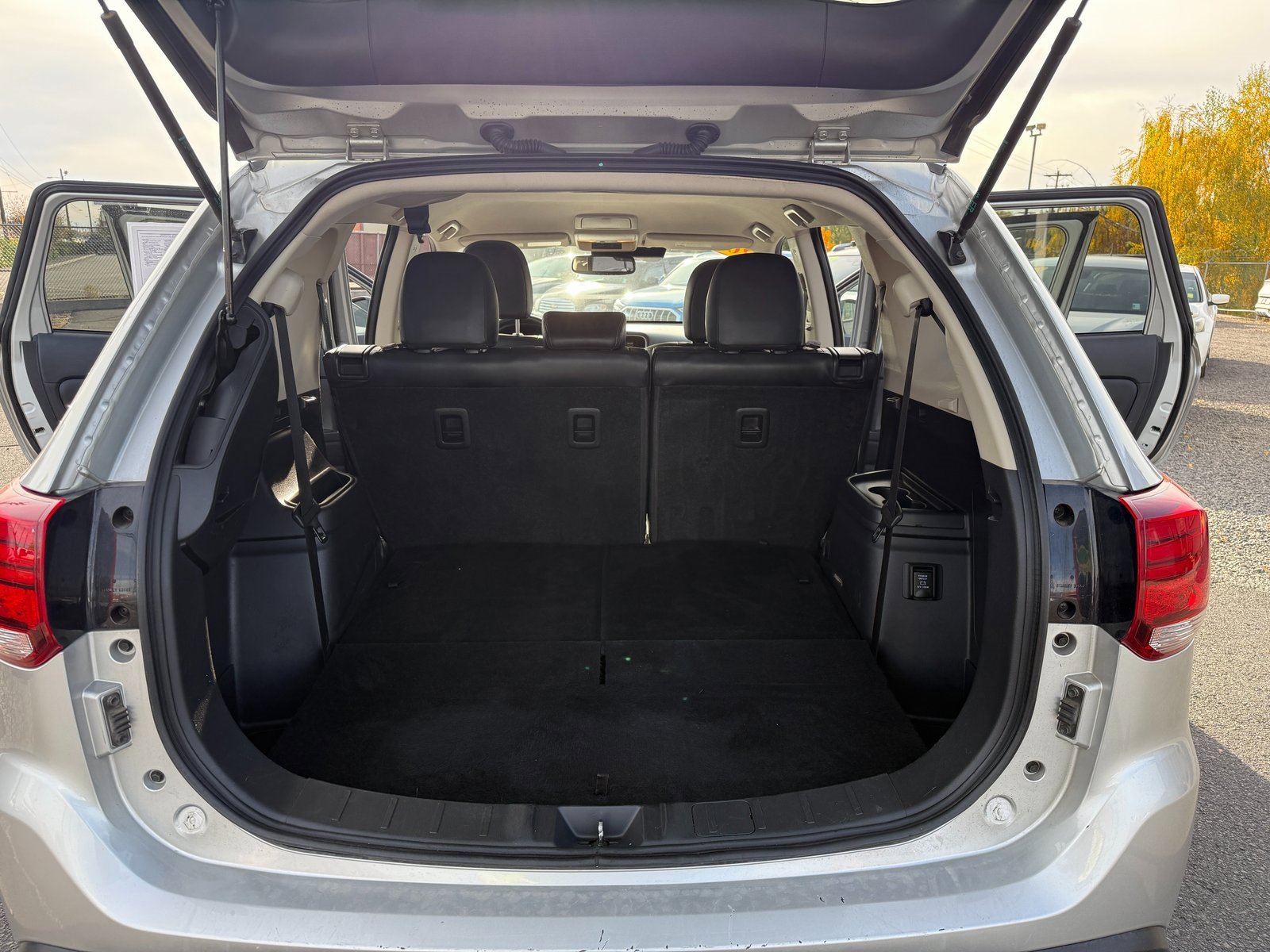 Used 2020 Mitsubishi Outlander SEL image 13