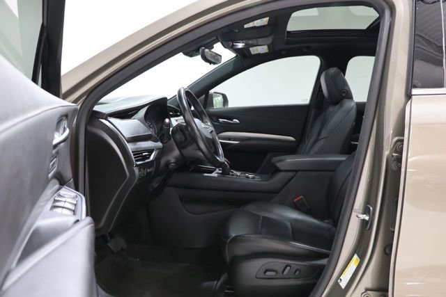 Used 2020 Cadillac XT4 Premium Luxury w/ Technology Package FWD image 17