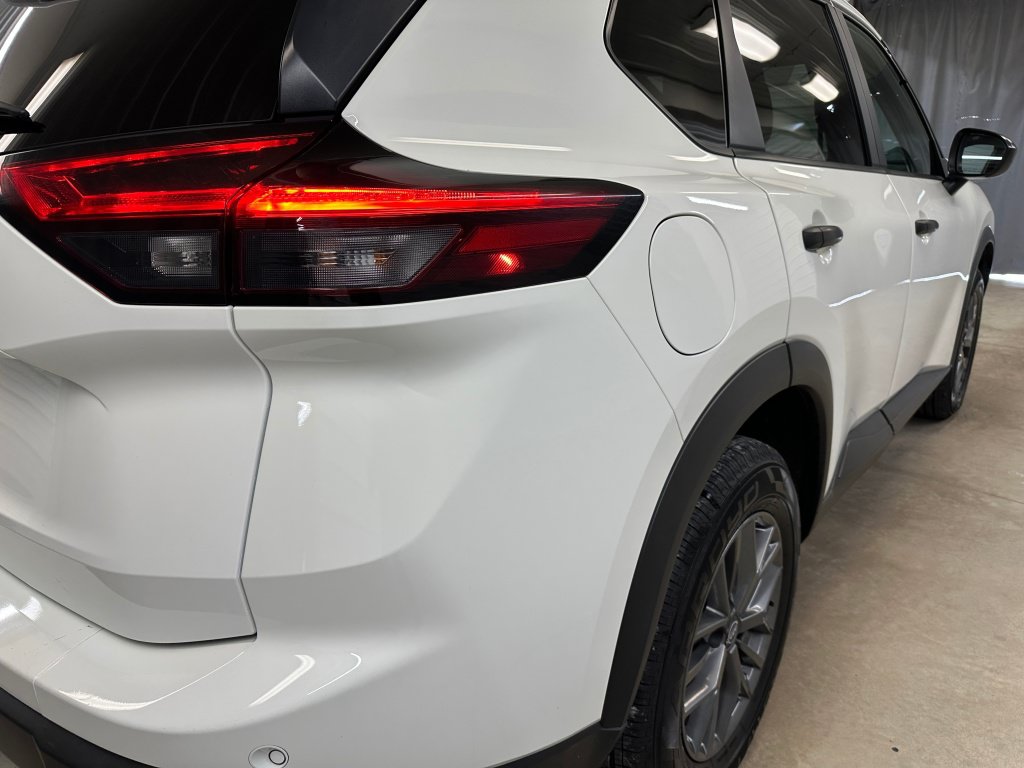 Used 2024 Nissan Rogue S FWD image 23