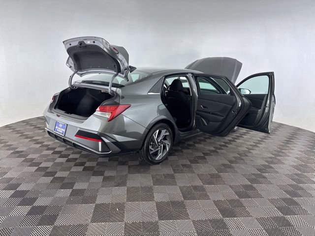 Certified 2025 Hyundai Elantra SEL image 19