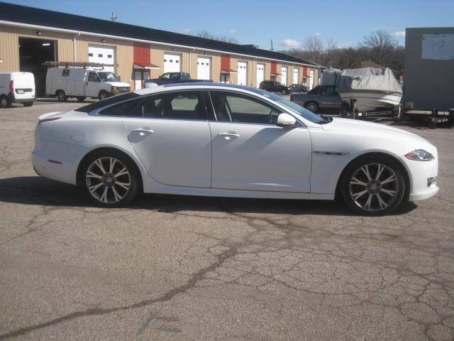 Used 2017 Jaguar XJ AWD/4WD image 4