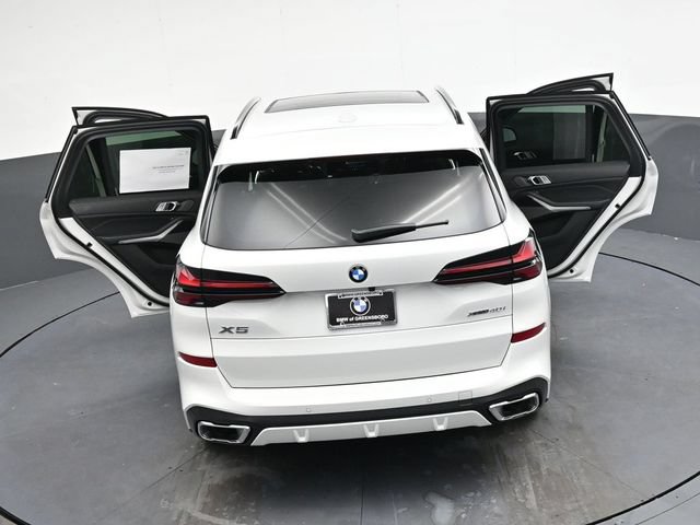 Used 2026 BMW X5 xDrive40i w/ M Sport Package AWD/4WD image 39