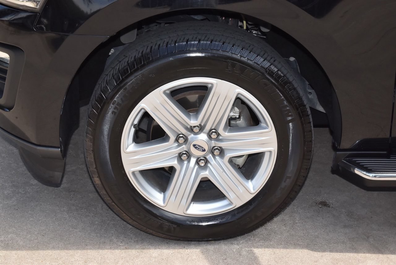 Used 2019 Ford Expedition XLT w/ Equipment Group 202A RWD image 40