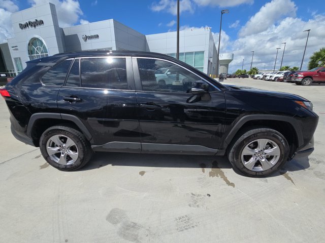 Used 2025 Toyota RAV4 XLE w/ Convenience Package FWD image 4
