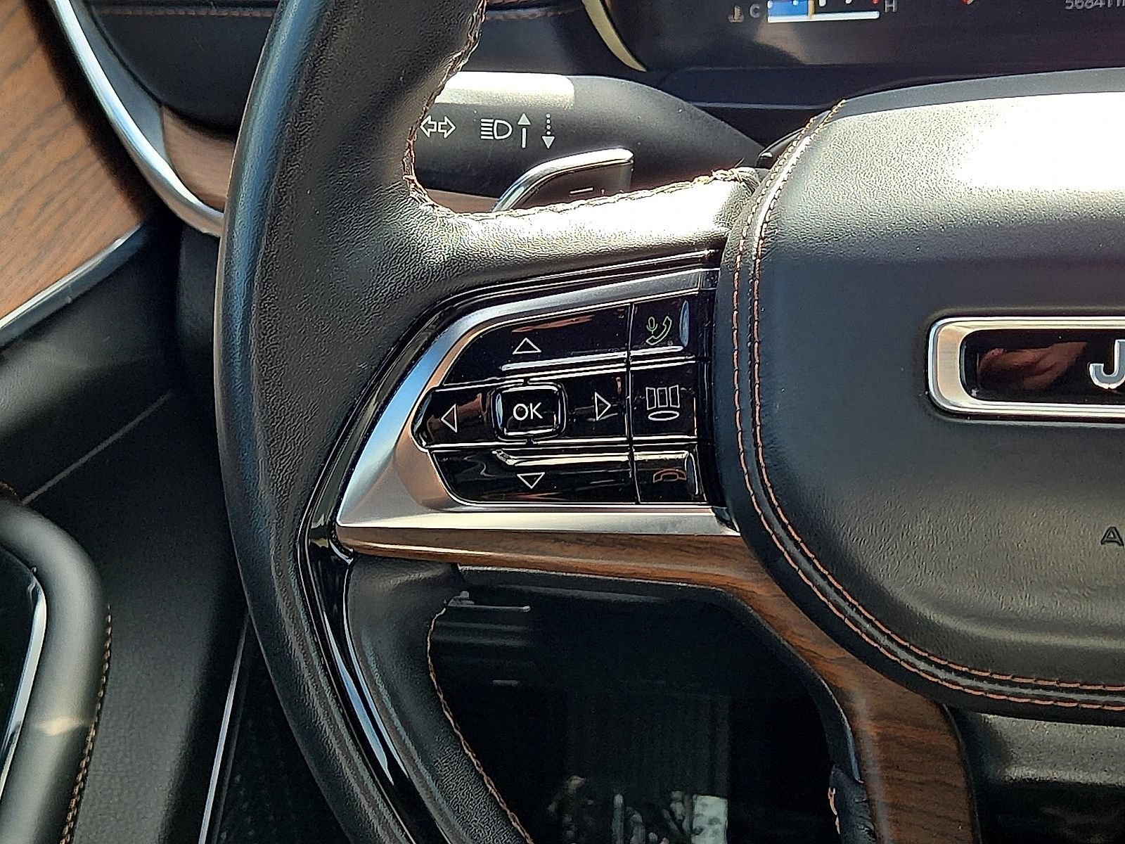Used 2023 Jeep Grand Cherokee L Summit w/ MOPAR Finishing Package AWD/4WD image 20