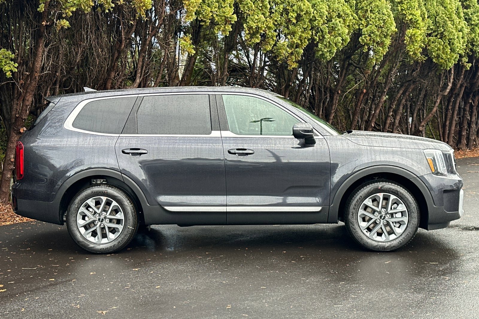 New 2025 Kia Telluride LX image 2