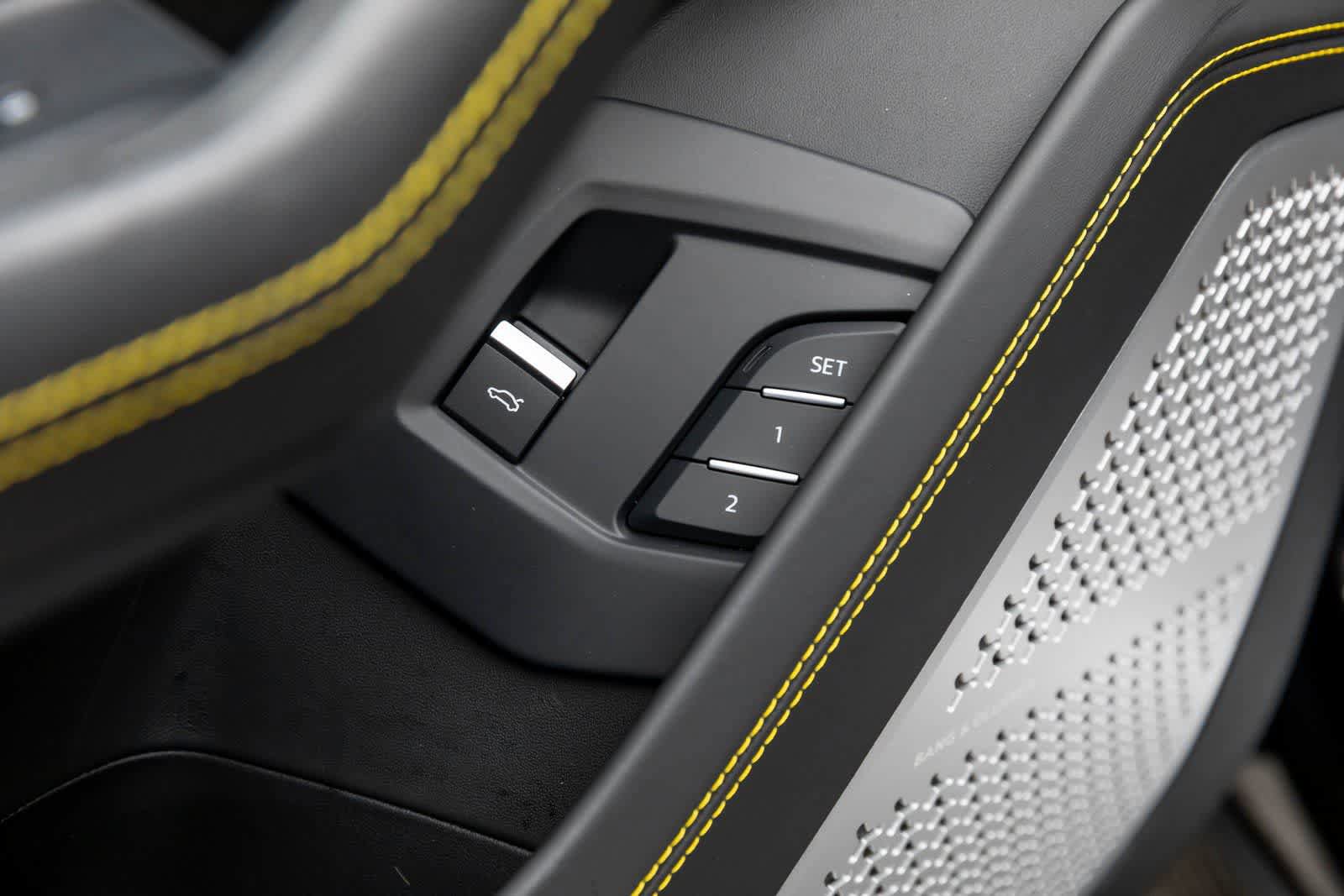 Used 2022 Lamborghini Urus AWD/4WD image 24