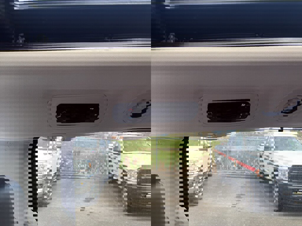 Used 2023 Chrysler Pacifica Limited image 13