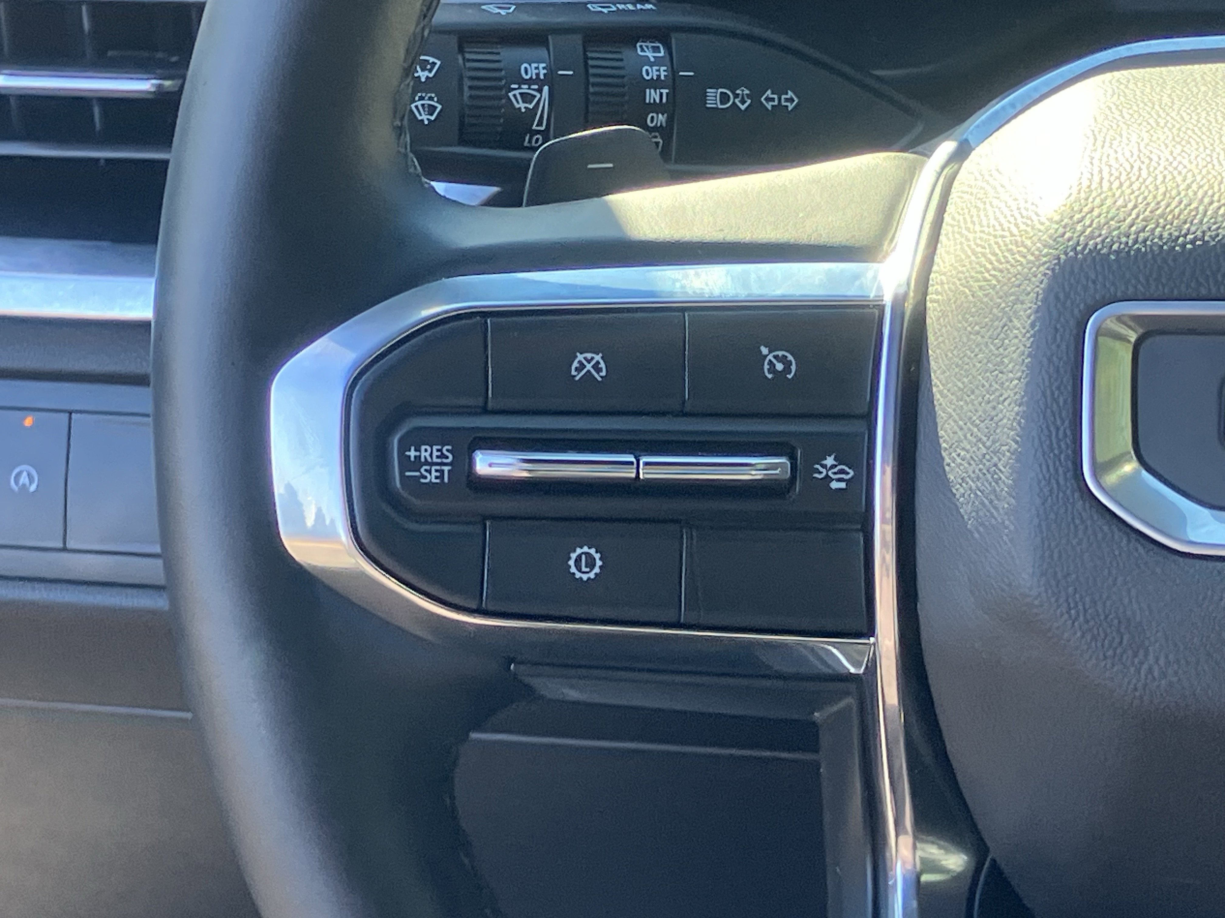 Used 2024 GMC Acadia Elevation image 21