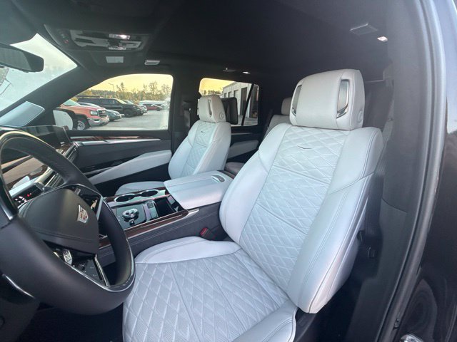 Used 2026 Cadillac Escalade Platinum Sport w/ LPO, ONYX Package AWD/4WD image 27
