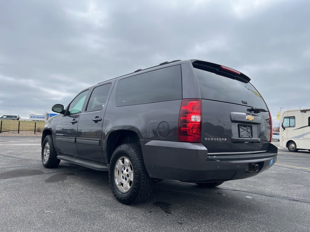 Used 2011 Chevrolet Suburban LT image 6