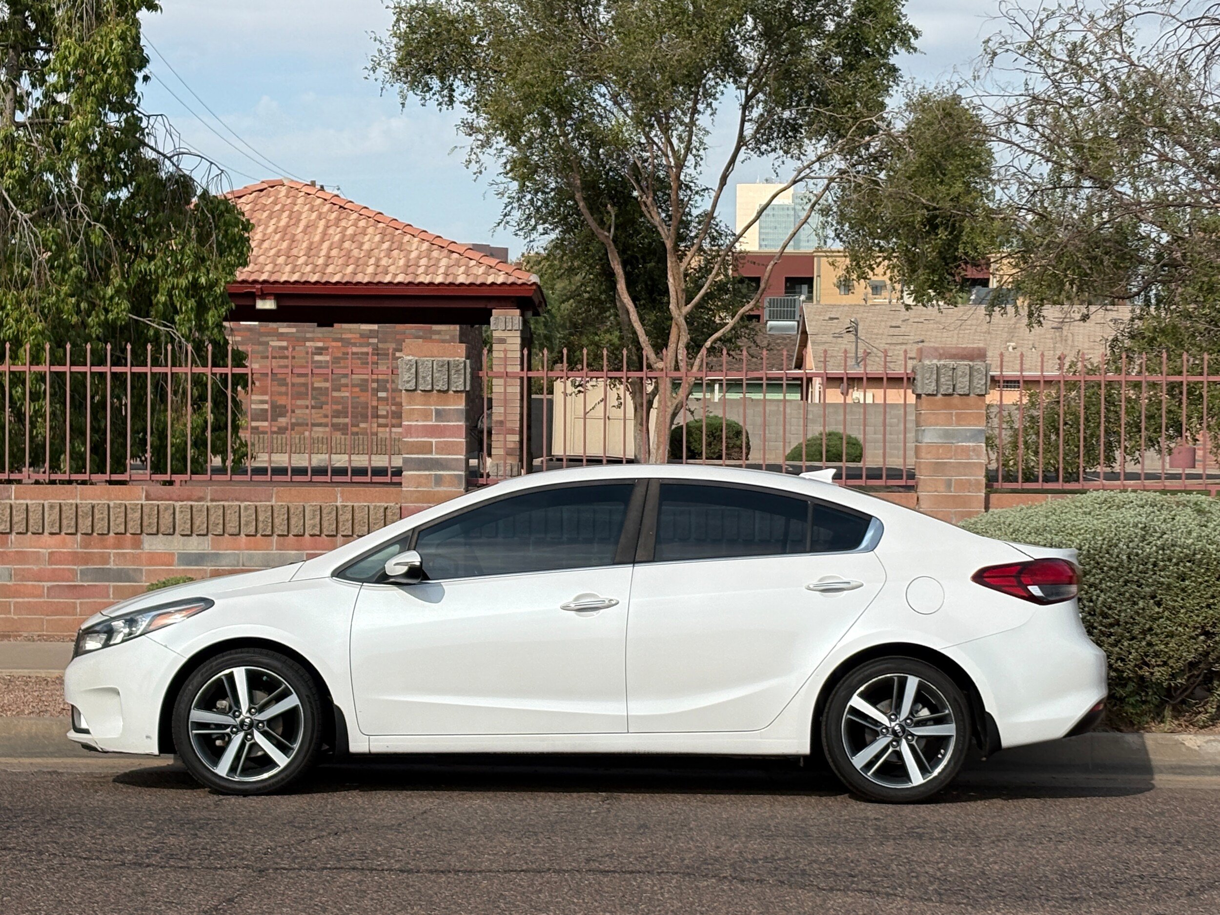 Used 2017 Kia Forte EX FWD image 3