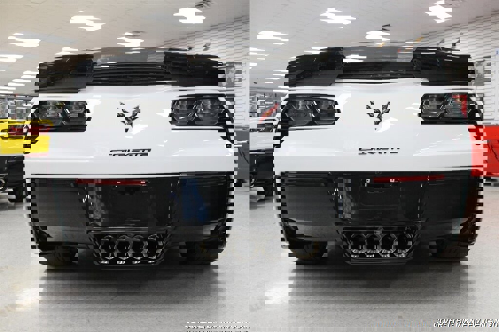 Used 2016 Chevrolet Corvette Z06 w/ 3LZ Preferred Equipment Group image 17