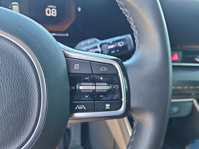 Used 2025 Kia Carnival EX image 21