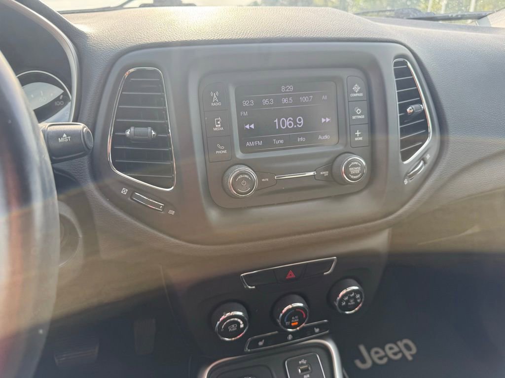 Used 2018 Jeep Compass Latitude w/ Cold Weather Group image 17