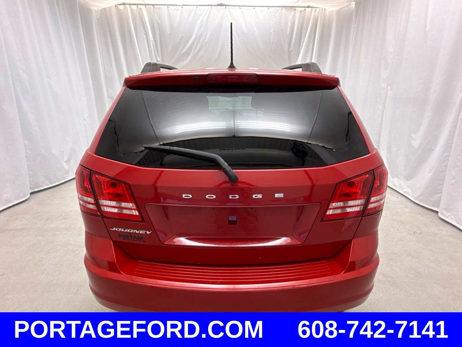 Used 2019 Dodge Journey SE FWD image 3