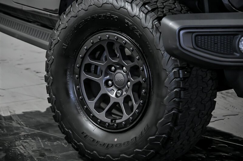 Used 2021 Jeep Wrangler Unlimited Rubicon AWD/4WD image 3