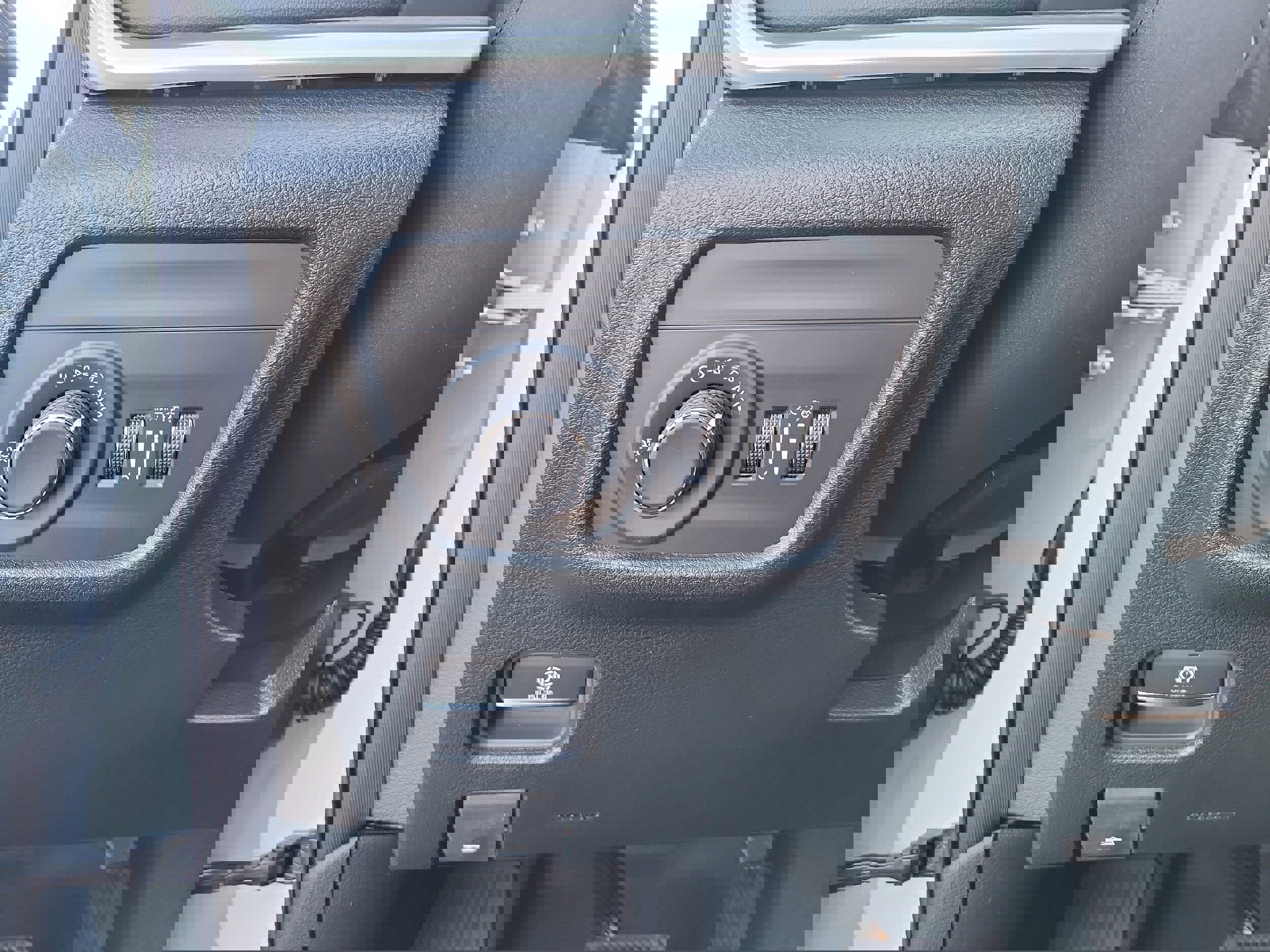 New 2025 Jeep Grand Cherokee L Altitude image 24