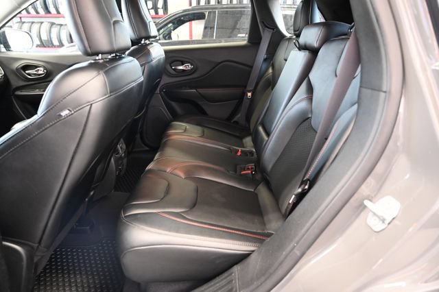 Used 2022 Jeep Cherokee Trailhawk AWD/4WD image 12