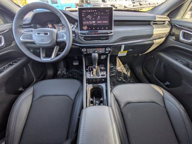 New 2026 Jeep Compass Latitude image 13