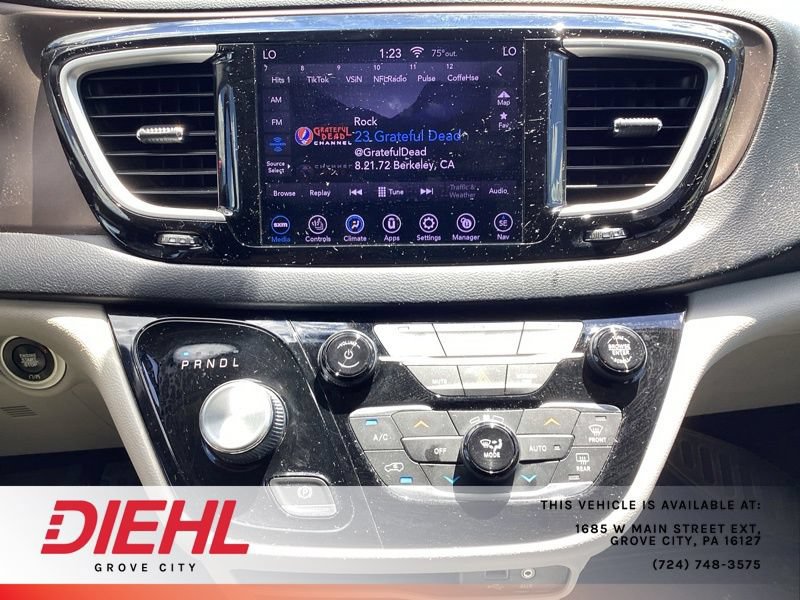 Used 2019 Chrysler Pacifica Touring Plus w/ Cold Weather Group FWD image 18