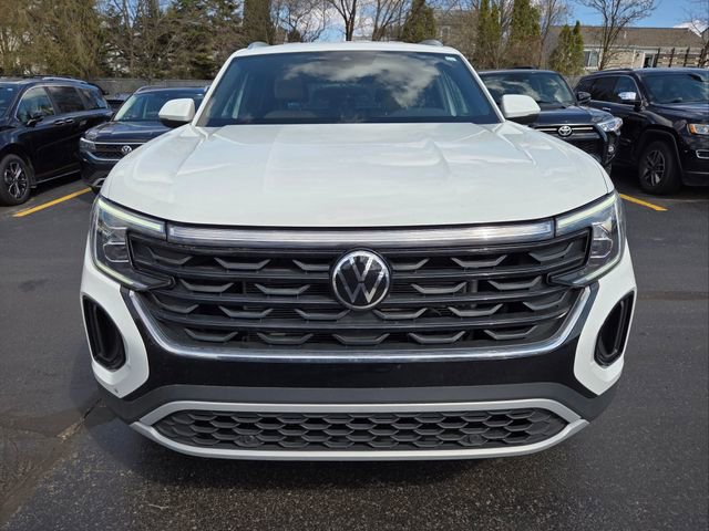 Used 2024 Volkswagen Atlas Cross Sport SE image 2