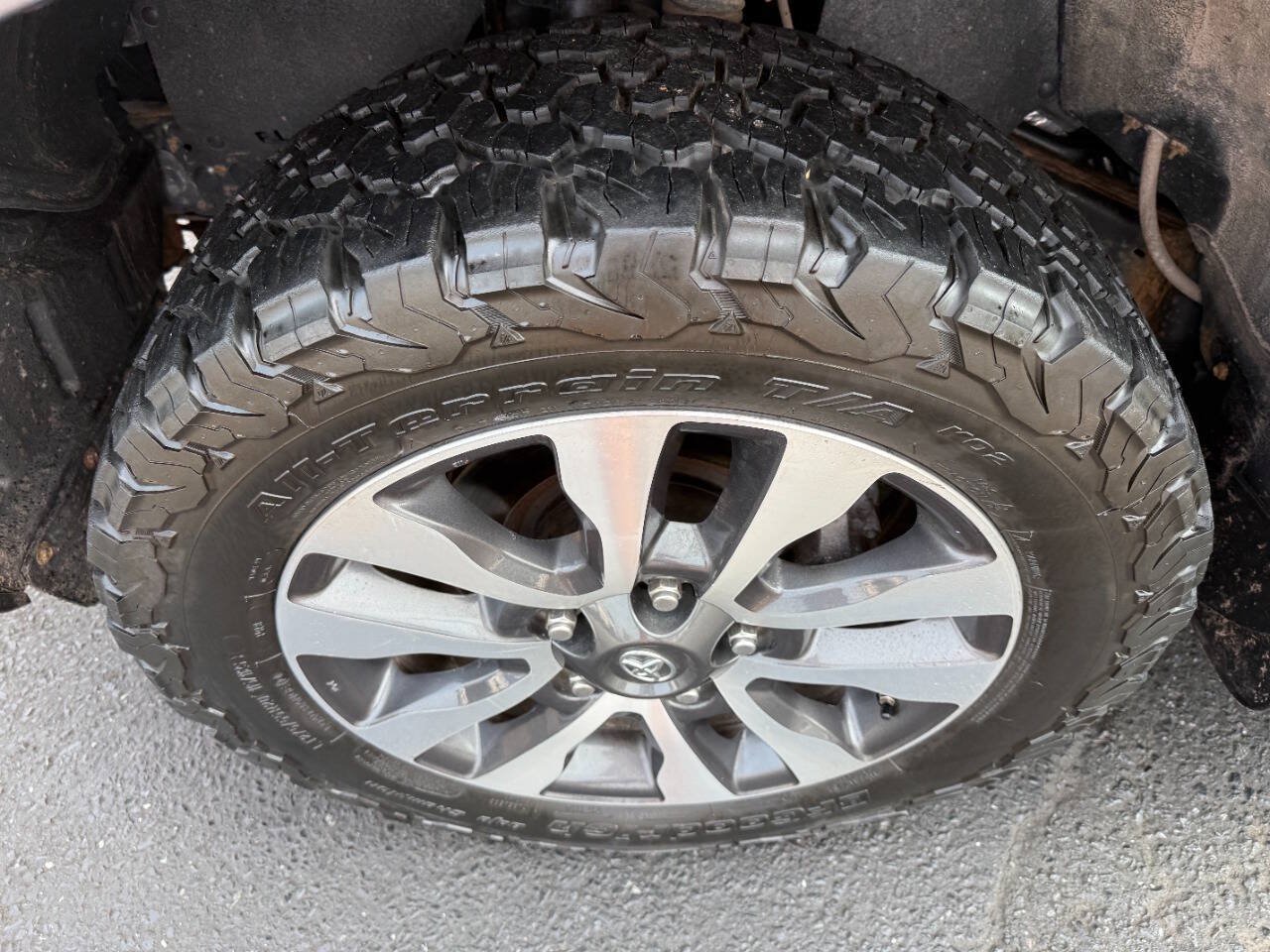 Used 2018 Toyota Sequoia Limited w/ Safety & Convenience Package AWD/4WD image 9