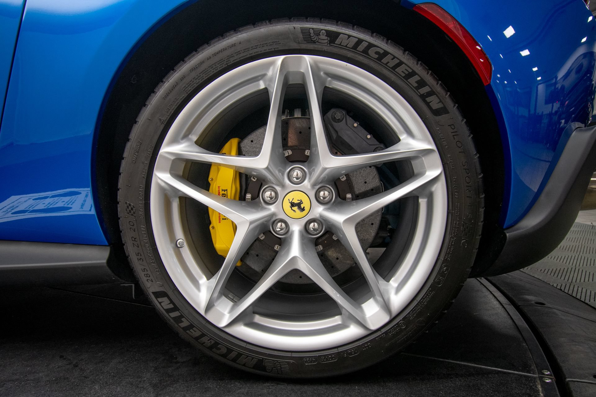Used 2026 Ferrari Roma Spider RWD image 48