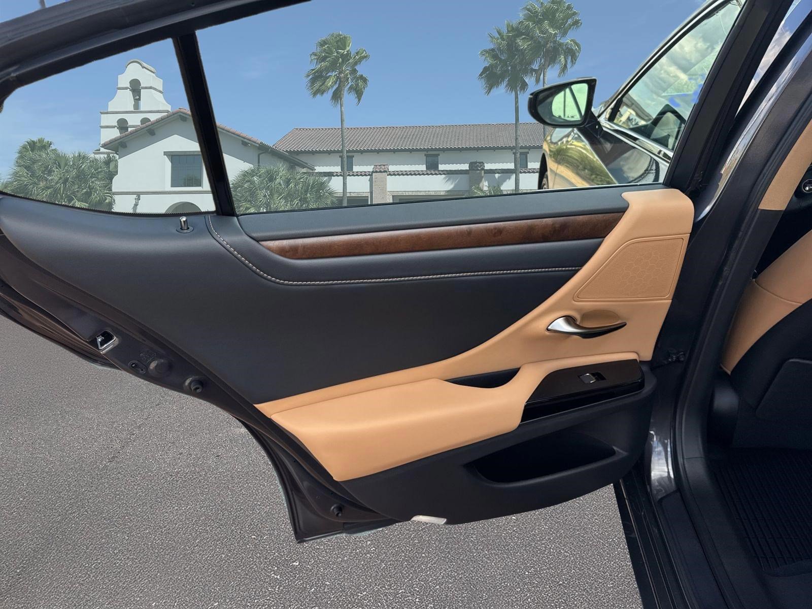 New 2025 Lexus ES 350 w/ Premium Package image 8