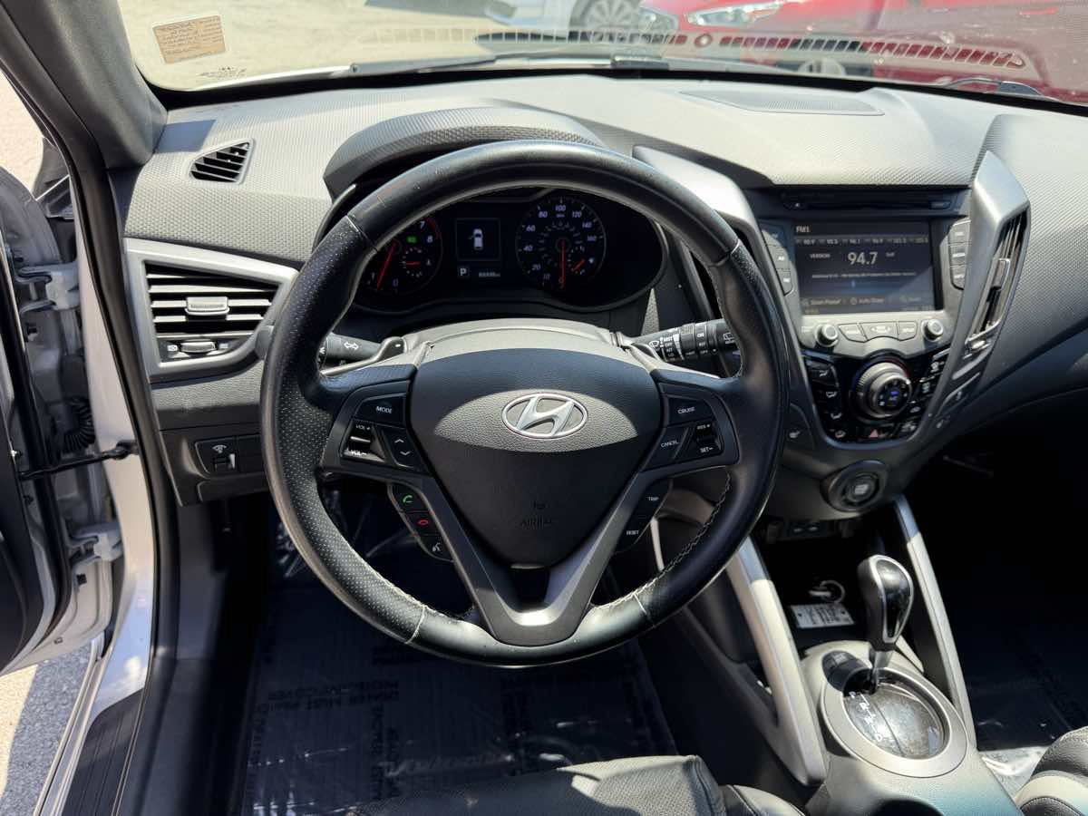 Used 2016 Hyundai Veloster Turbo FWD image 17
