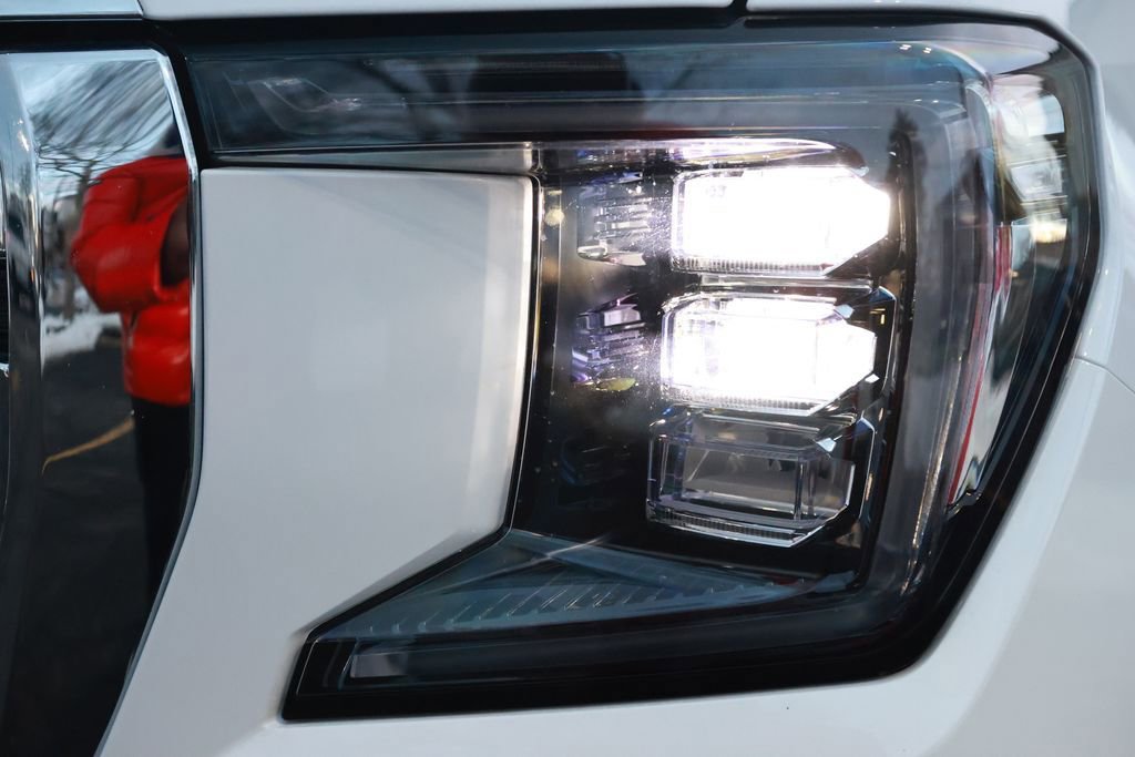 Used 2024 GMC Yukon SLT image 50
