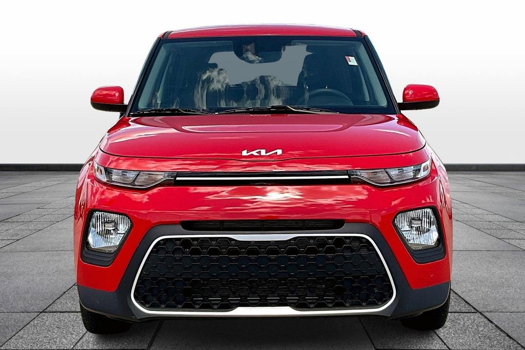 Certified 2022 Kia Soul LX w/ Technology Package image 2
