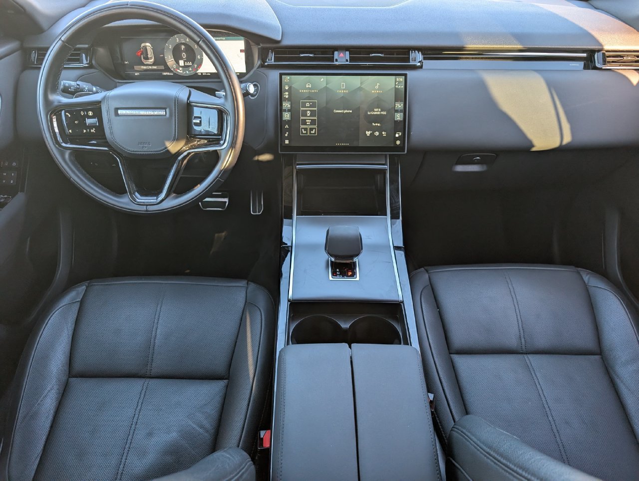 Used 2025 Land Rover Range Rover Velar Dynamic SE AWD/4WD image 9