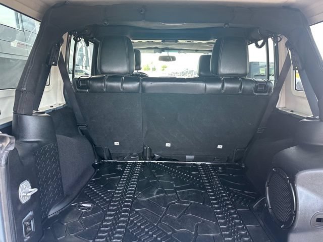 Used 2014 Jeep Wrangler Unlimited Sahara w/ Max Tow Package AWD/4WD image 5