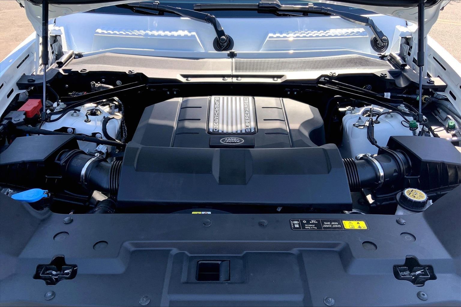Certified 2024 Land Rover Defender 110 SE AWD/4WD image 29