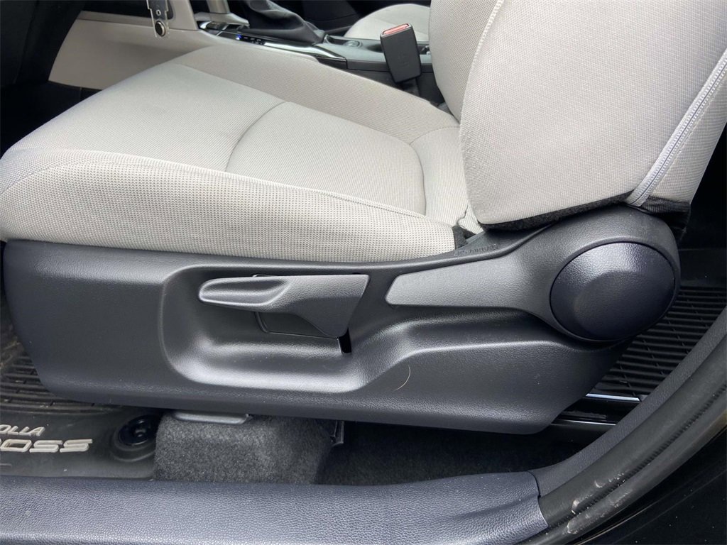 Used 2025 Toyota Corolla Cross L image 14