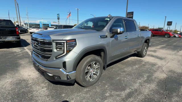 Used 2025 GMC Sierra 1500 SLT AWD/4WD image 4