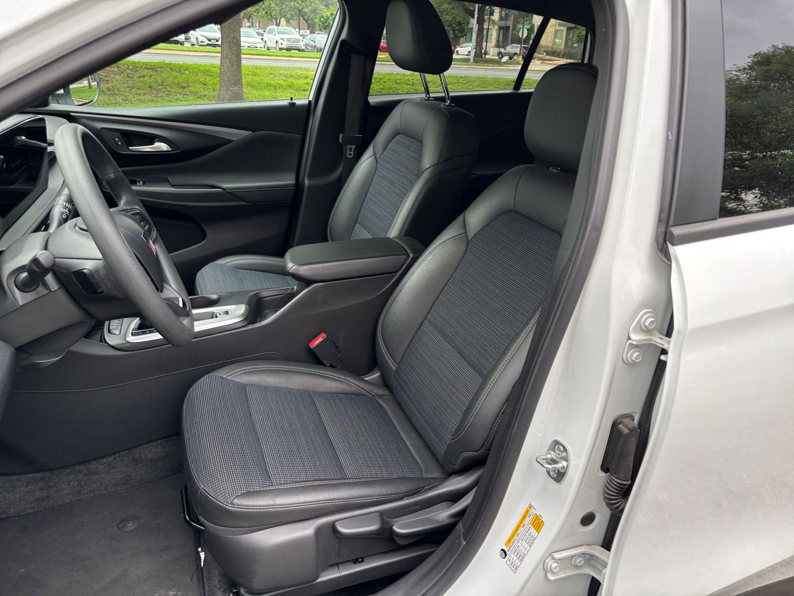 Used 2025 Buick Envista Preferred FWD image 31