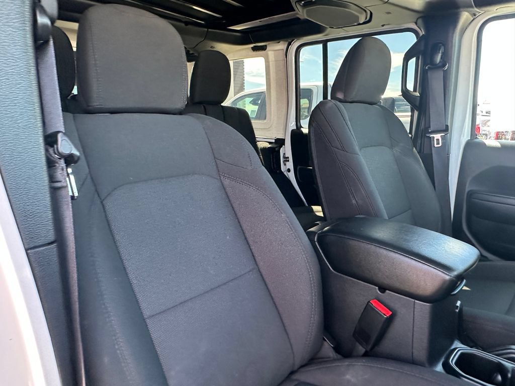Certified 2023 Jeep Wrangler Unlimited w/ Sun & Screen Package AWD/4WD image 17