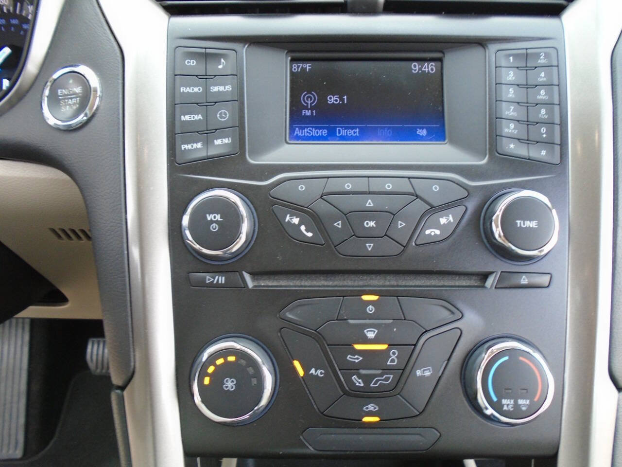 Used 2017 Ford Fusion SE FWD image 14