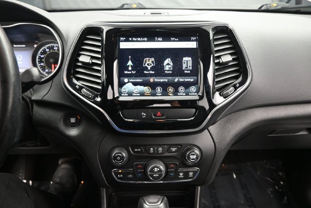 Used 2020 Jeep Cherokee Limited w/ Trailer Tow Group AWD/4WD image 8