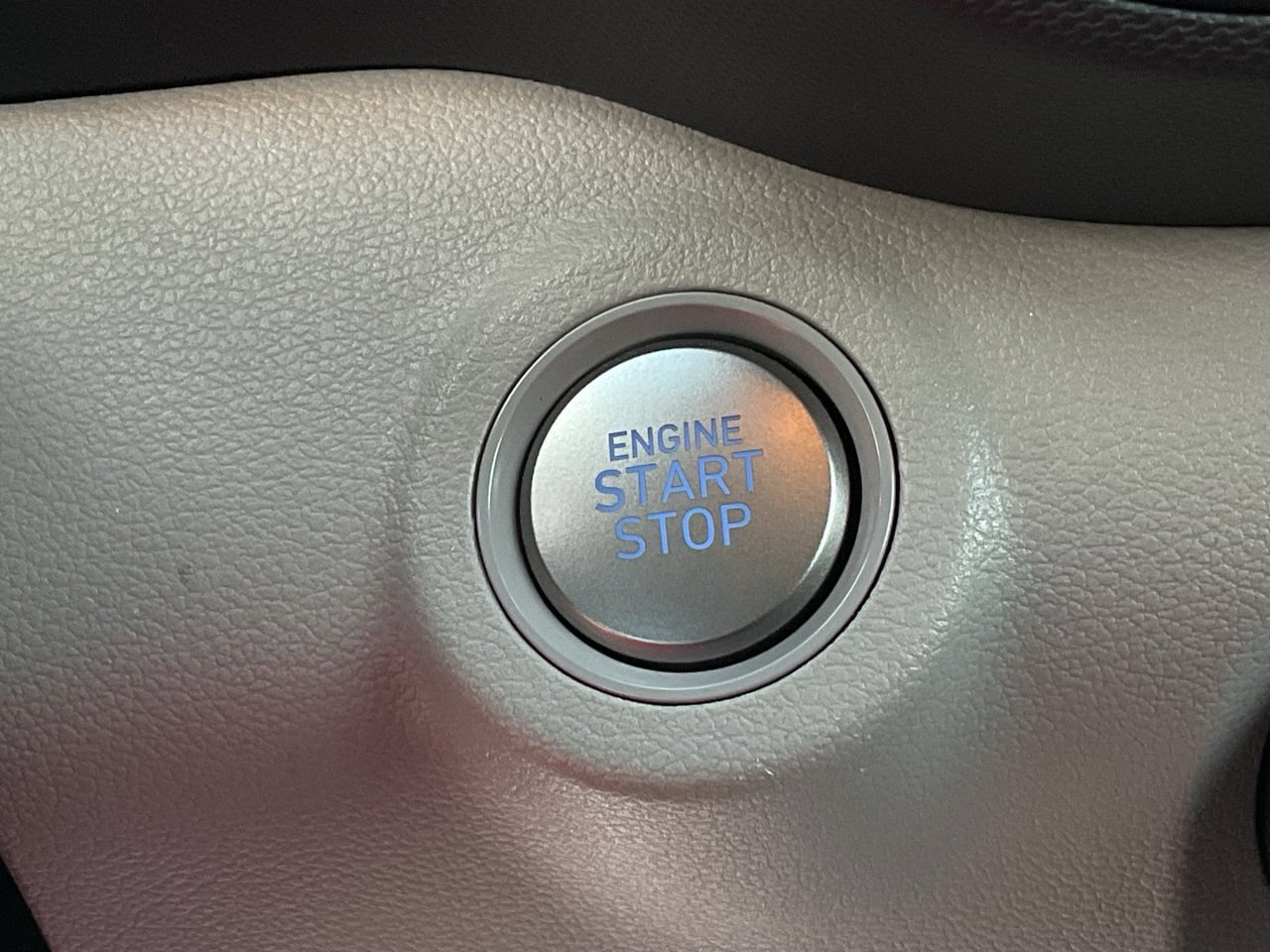 Used 2025 Hyundai Venue SEL FWD image 31