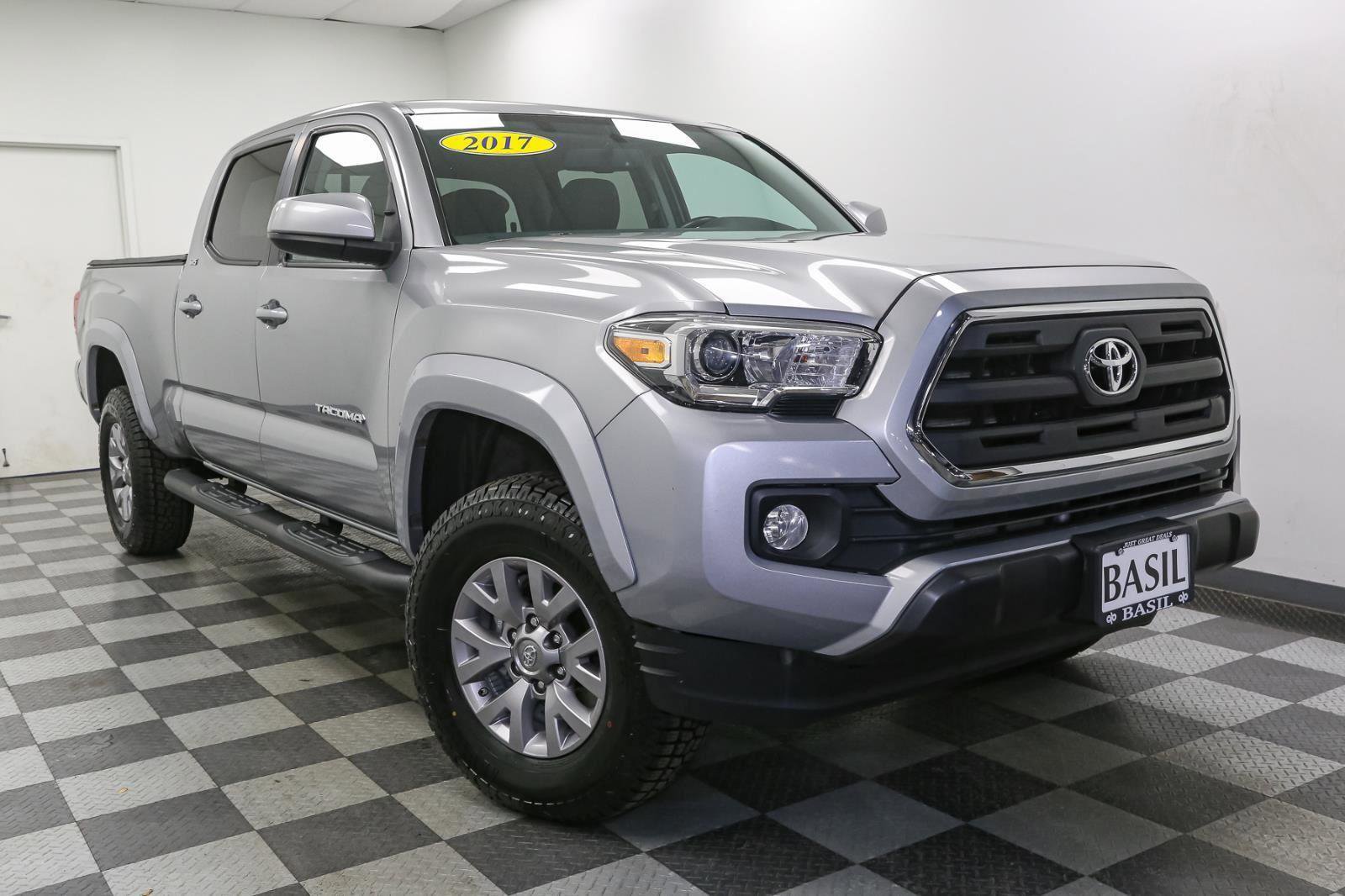 Used 2017 Toyota Tacoma SR5 image 2