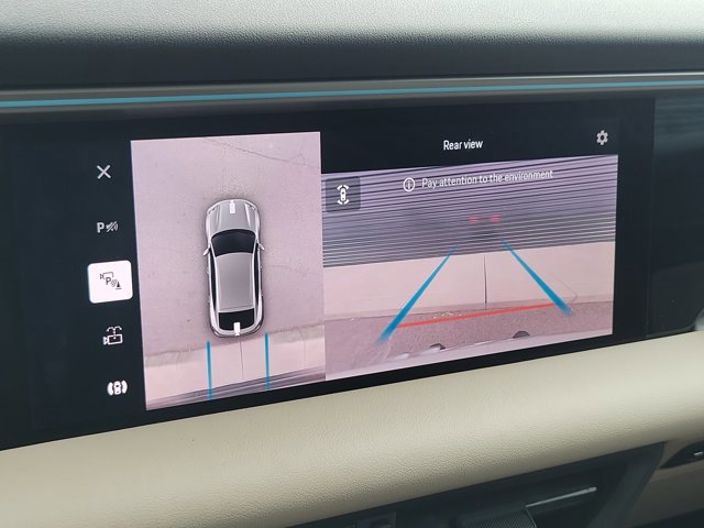 Certified 2025 Porsche Macan Electric image 32
