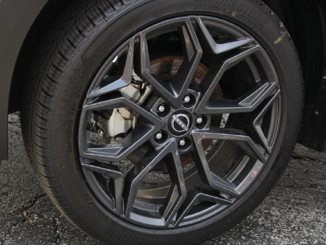 Used 2025 Nissan Kicks SR AWD/4WD image 11