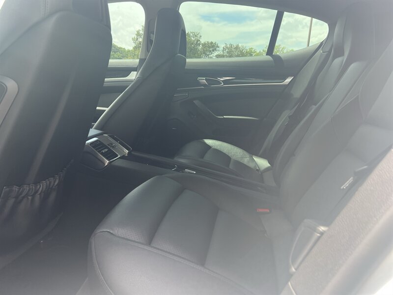Used 2015 Porsche Panamera image 12