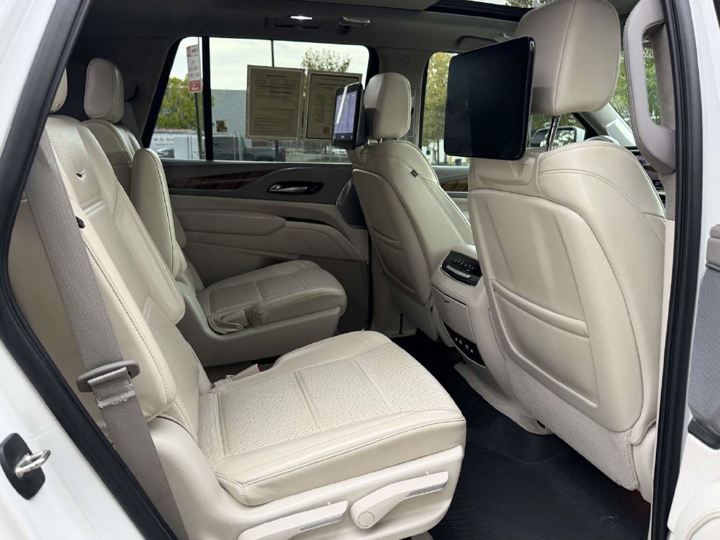 Used 2021 Cadillac Escalade Sport Platinum AWD/4WD image 11