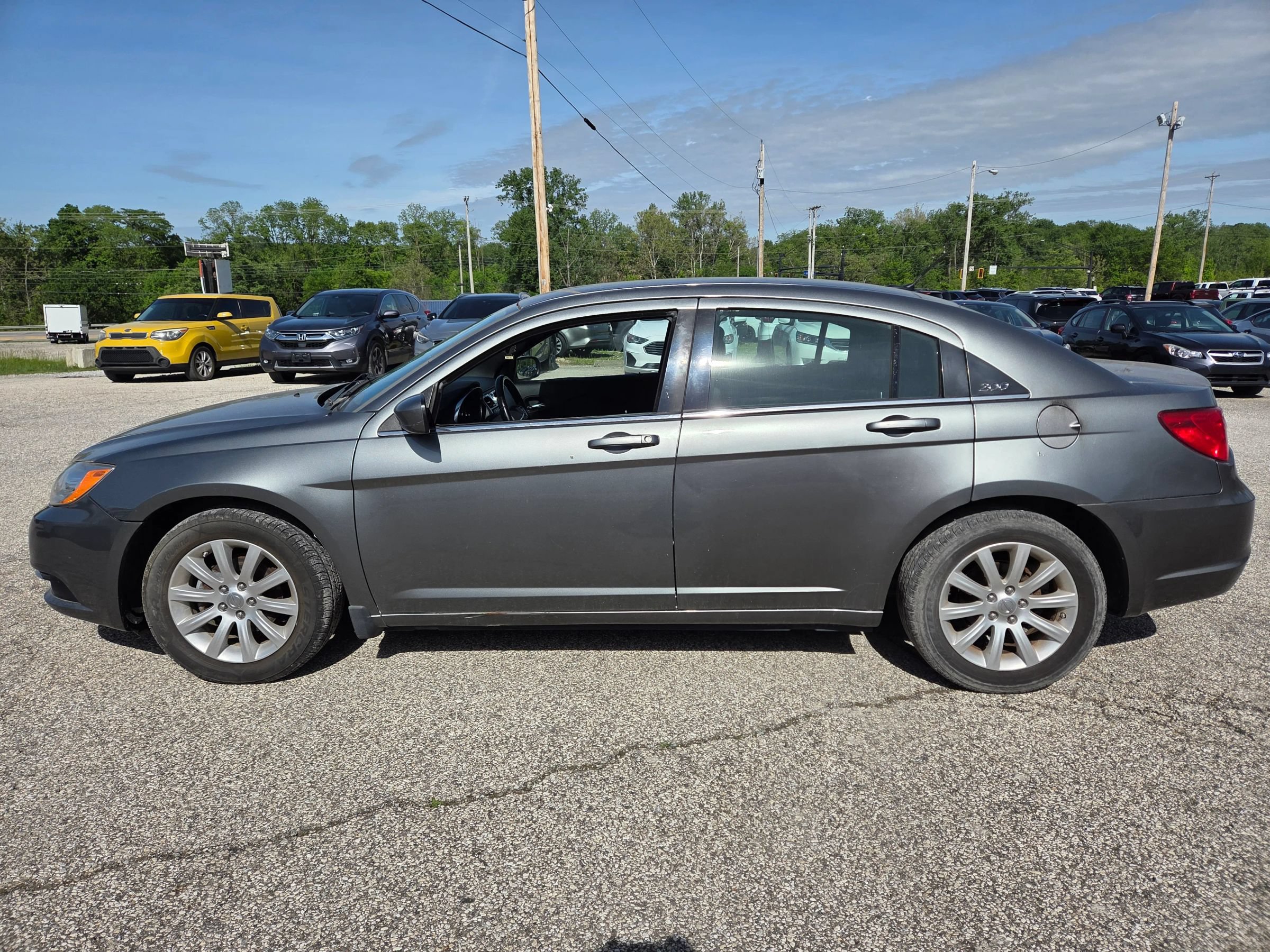 Used 2011 Chrysler 200 Touring FWD image 1