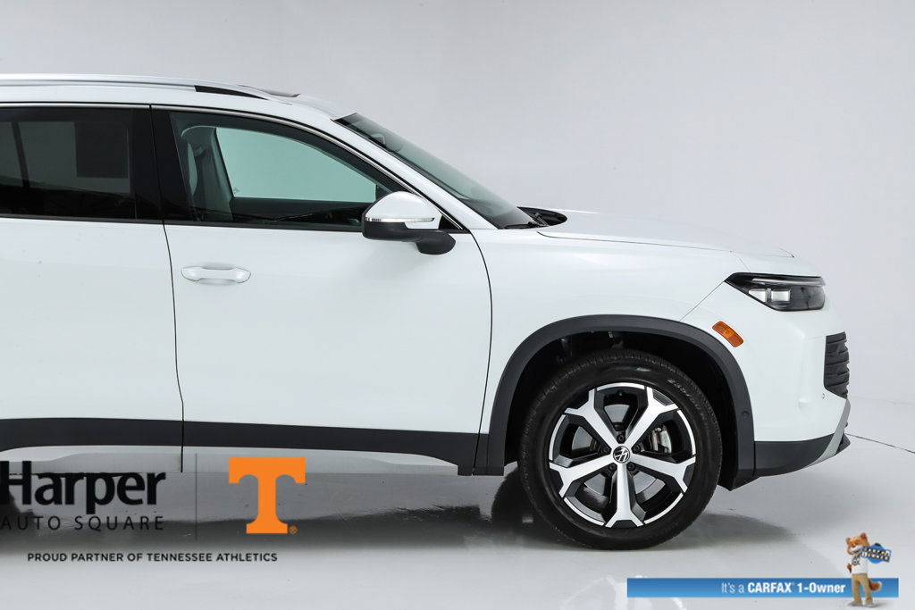 New 2025 Volkswagen Tiguan SE w/ Panoramic Sunroof Package AWD/4WD image 12